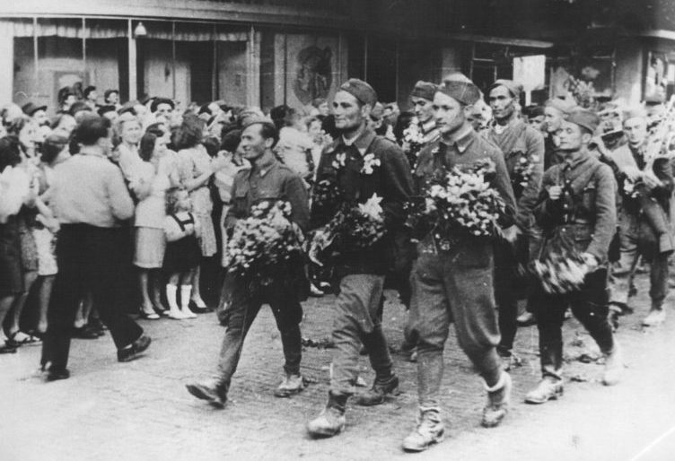 Празднование освобождения Белграда. Октябрь 1944 г.