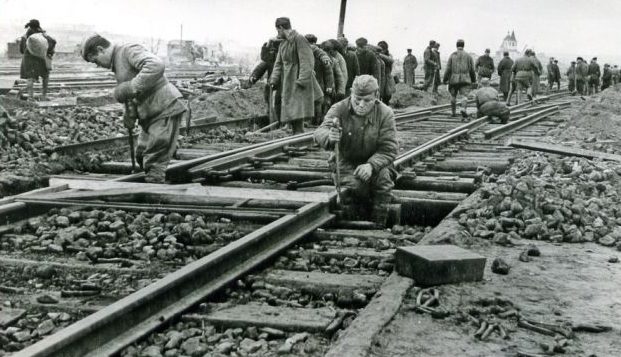 Восстановление железнодорожных путей к Смоленску. Октябрь 1943 г.
