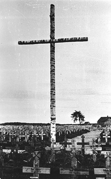 Немецкое кладбище на окраине города. Октябрь 1943 г. 