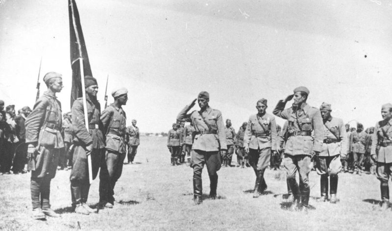 Смотр 1-й Македонской бригады 48-й дивизии на Сремском фронте. Апрель 1945 г.