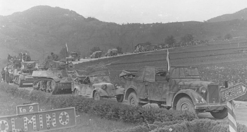 Моторизованный отряд 4-й армии наступает в направлении Толмина. Май 1945 г.
