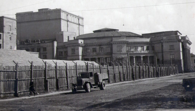Лагерь немецких военнопленных в районе Дома Советов. Октябрь 1945 г.