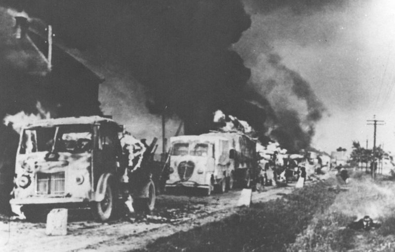 Разбитая немецкая колонна на пути к Загребу. Май 1945 г.