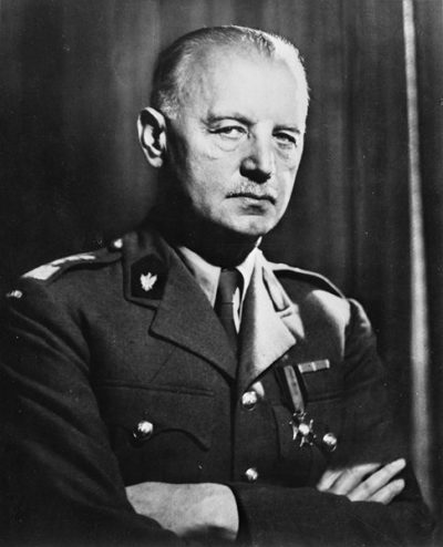 Генерал Владислав Сикорский - премьер-министр Польского правительства в изгнании.
