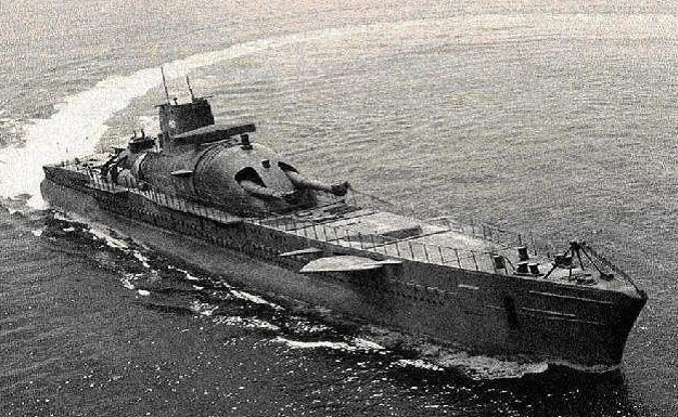 Подлодка «Сюркуф», захваченная британцами.