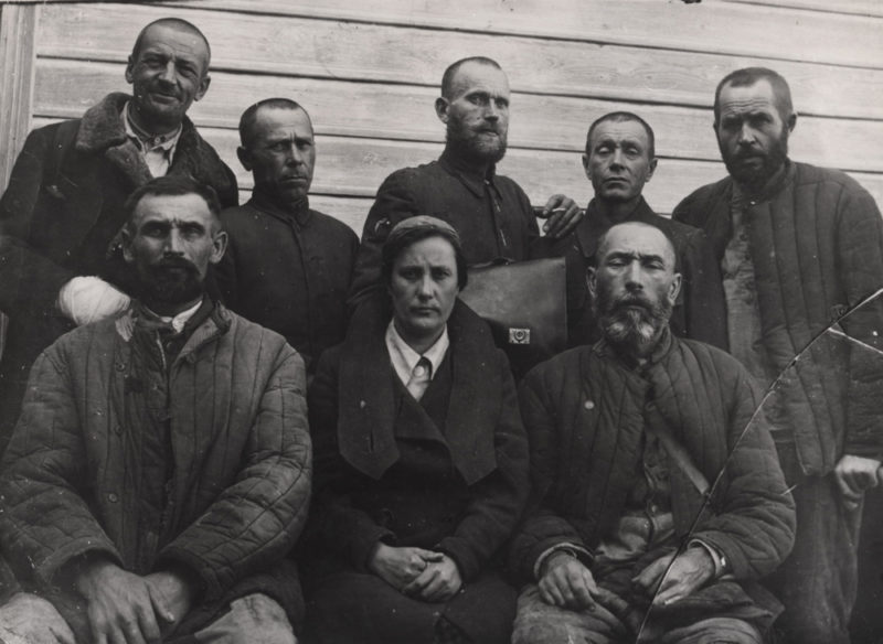 Группа поселенцев из Волыни, депортированных 10 февраля 1940 г.