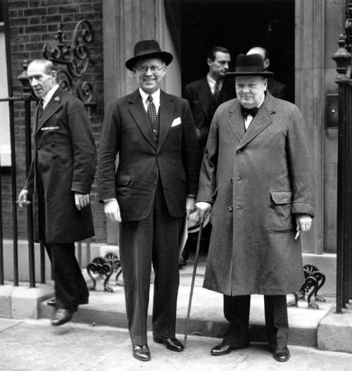 Посол Джозеф Кеннеди с Уинстоном Черчиллем. 1939 г. 