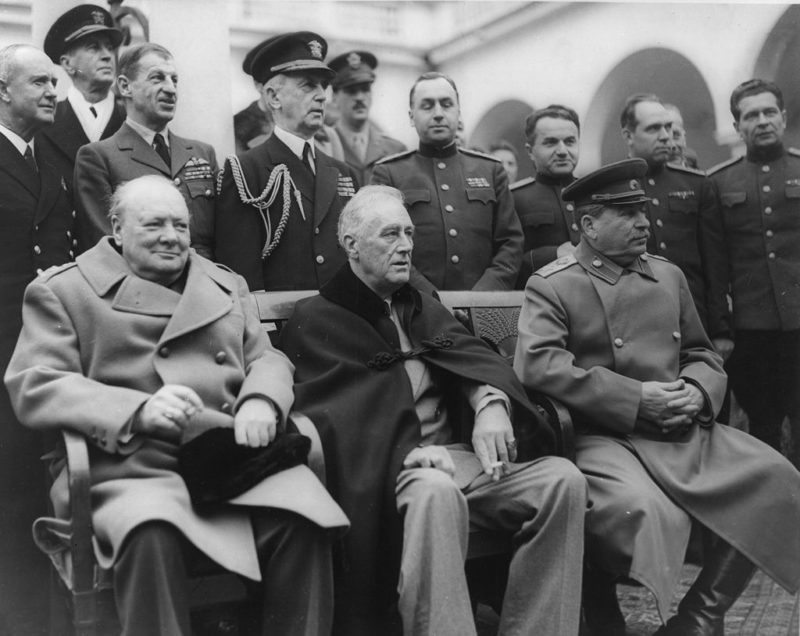 Черчилль, Рузвельт, Сталин на Ялтинской конференции. 9 февраля 1945 г.