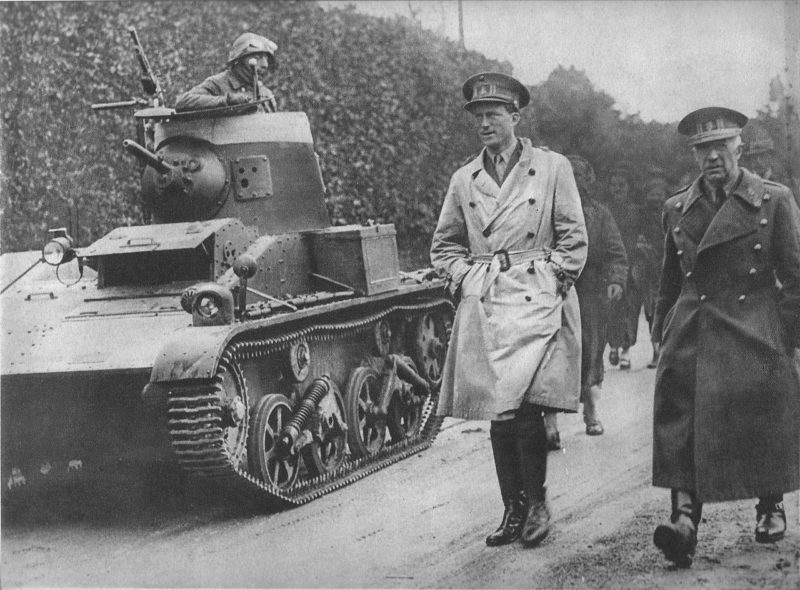 Король Леопольд III и министр обороны Бельгии Денис. Май 1940 г.