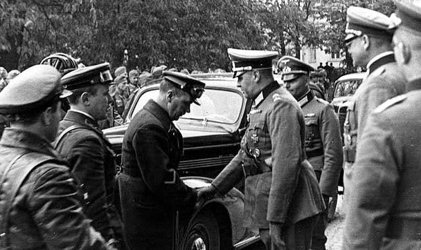 Встреча совестного и немецкого командования перед передачей Бреста.