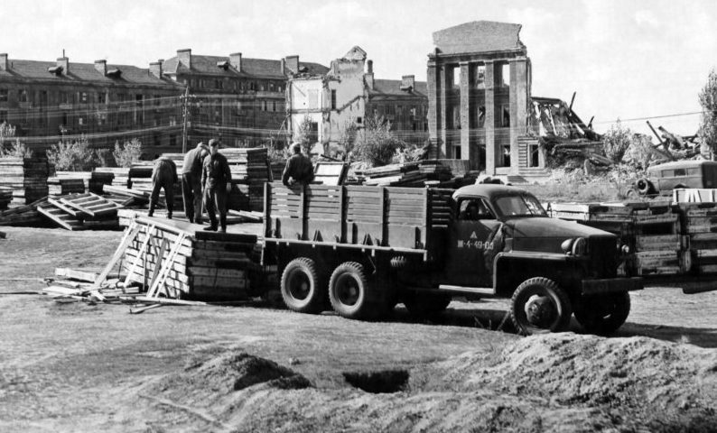 Обустройство аэродрома в Полтаве. 1944 г. 