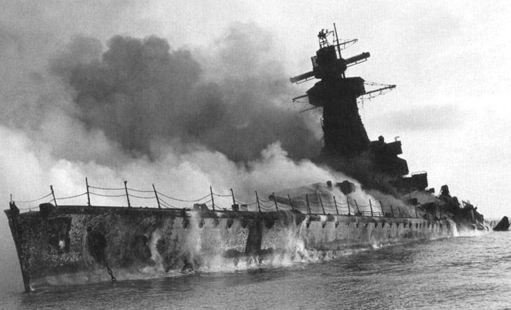 Пожар на крейсере «Адмирал граф Шпее». 