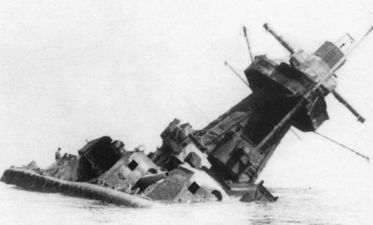 Затонувший крейсер «Адмирал граф Шпее».