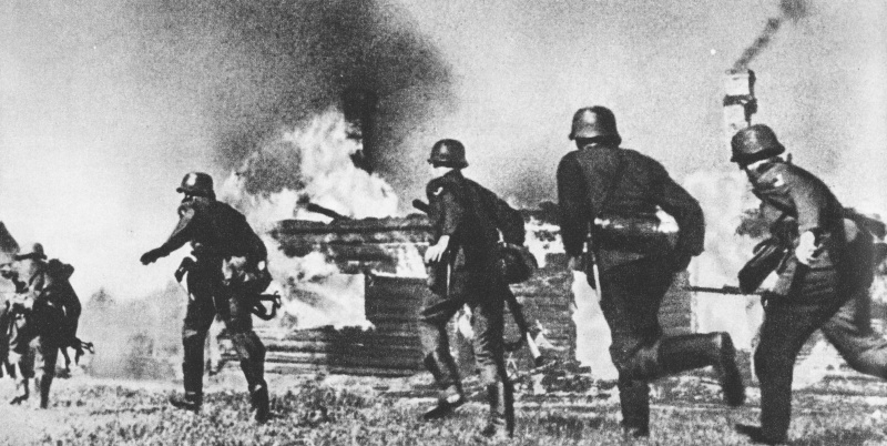 Солдаты Вермахта атакуют погранзаставу. 22 июня 1941 г.