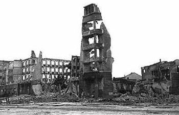 Центр города после налётов 14-15 ноября 1940 г. 