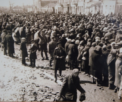 Вещевой рынок во время оккупации. Октябрь 1941 г.