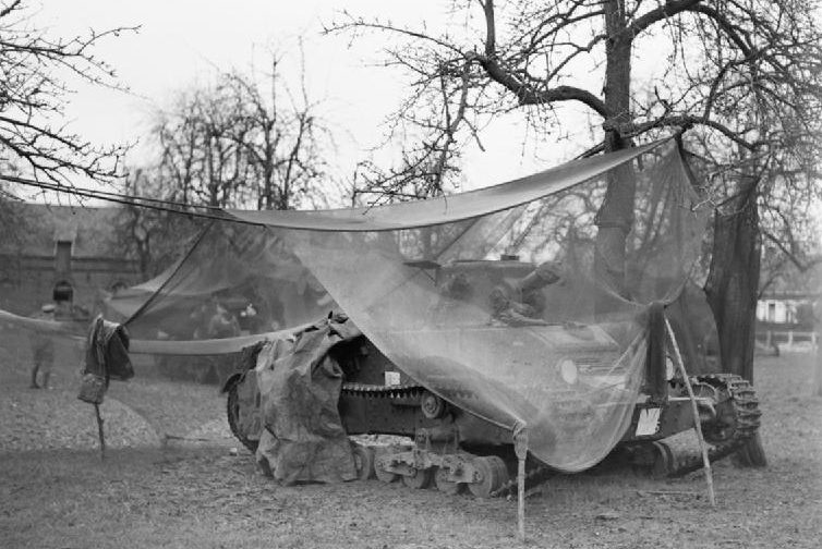 Танк Matilda Mk-I, замаскированный сетью для креветок. Ноябрь 1939 г.