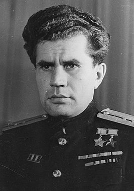 Дважды Герой Советского Союза старший лейтенант Леонов. 1945 г. 