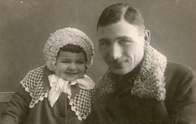 Исса Плиев с дочерью Ниной. 1939 г.