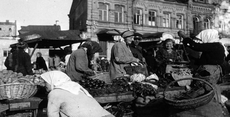 Городской рынок во время войны.