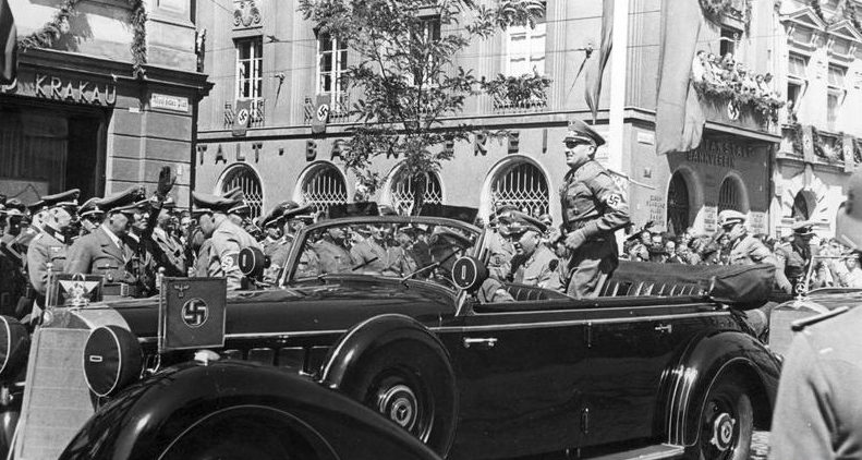 Губернатор Ганс Франк и Роберт Лей на площади Адольфа Гитлера. Август 1941 г. 