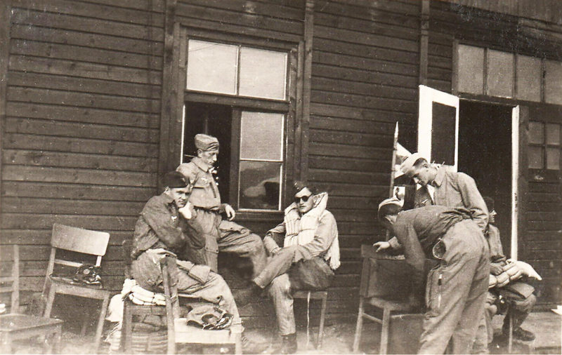 Офицеры Люфтваффе на отдыхе. 1943 г.