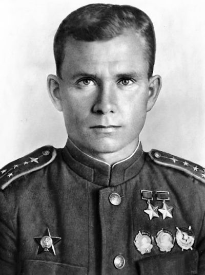 Дважды Герой Советского Союза Ефремов Василий Сергеевич (01.01.1915- 19.08.1990)