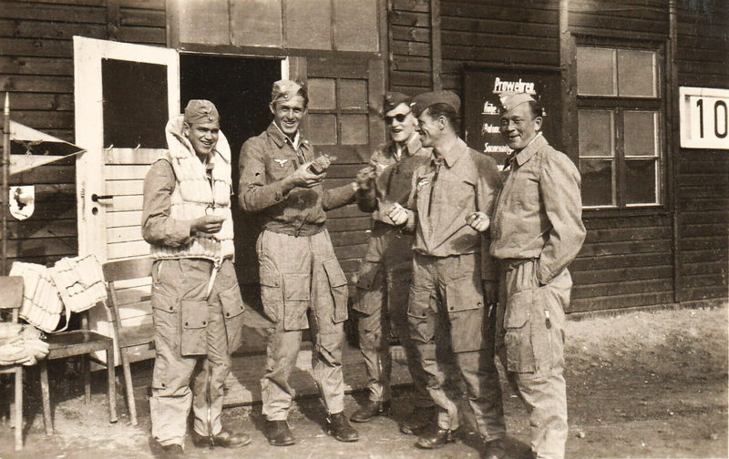 Офицеры Люфтваффе на отдыхе. 1943 г.