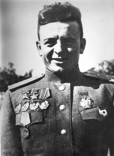 Дважды Герой Советского Союза Карпов Александр Терентьевич (04.10.1917-20.10.1944)