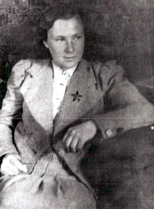Литвяк после награждения орденом Красной Звезды. 1943 г. 