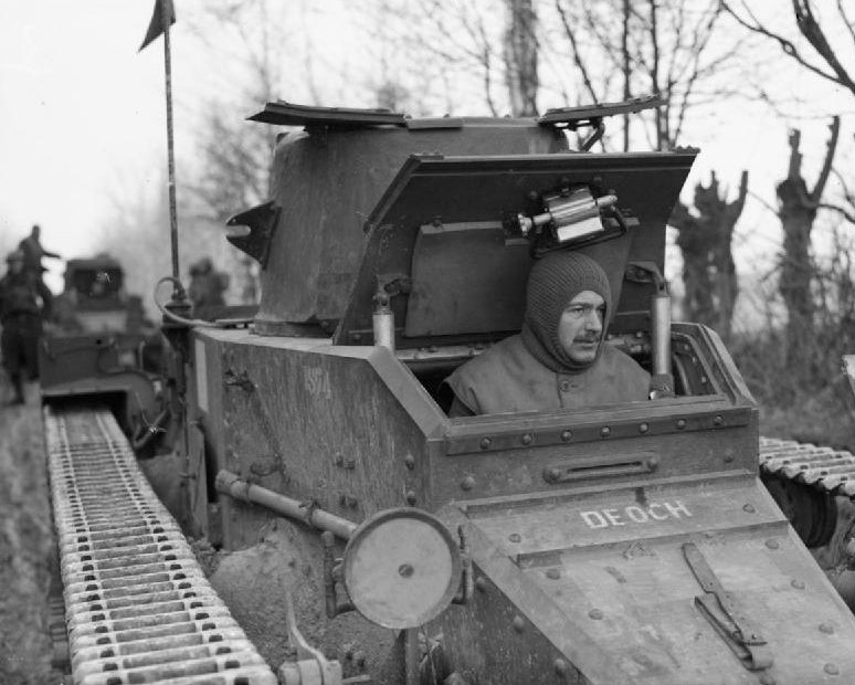 Легкие танкисты МК-VI 7-й гвардейской драгунской гвардии во время учений в Букой. 12 января 1940 г.