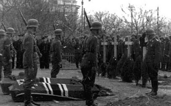 Похороны немецких солдат, погибших в бою с Евпаторийским десантом. Январь 1942 г.