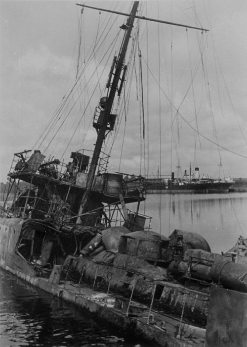 Эсминец Балтийского флота «Ленин», взорванный в Либаве 25 июня 1941 г.