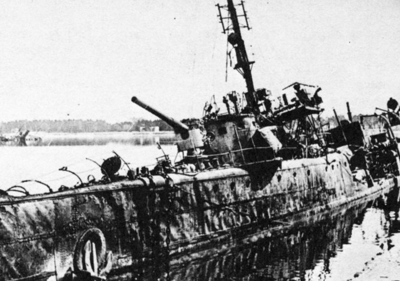 Эсминец Балтийского флота «Ленин», взорванный в Либаве 25 июня 1941 г. 