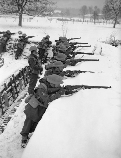 Солдаты 2-го батальона Королевского Уорикширского в Румеги. 22 января 1940 г.