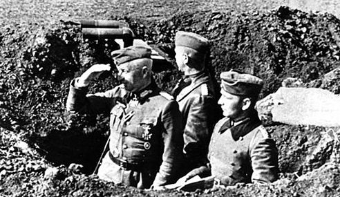 Генерал-полковник Фриц Эрих фон Манштейн во время боев за Керчь. Май 1942 г.