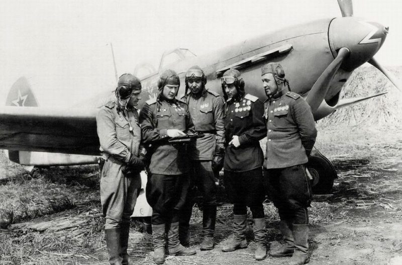 Луганский с однополчанами. 1944 г.