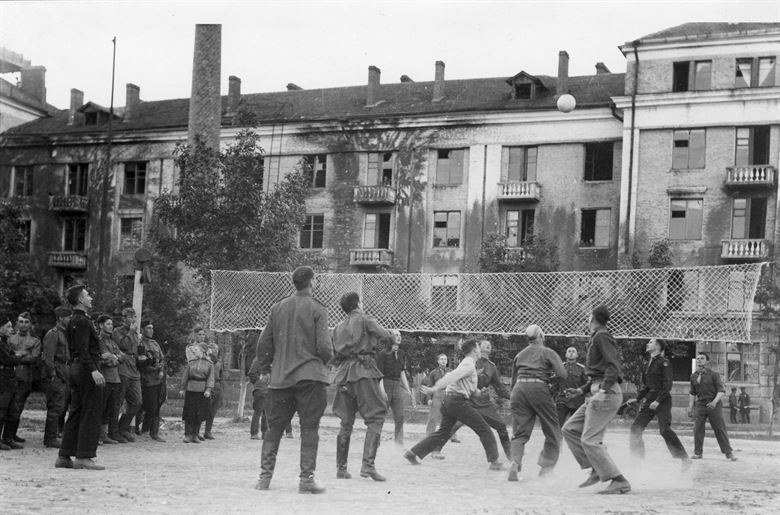 Советско-американские соревнования летного состава. Полтава, 1944 г. 