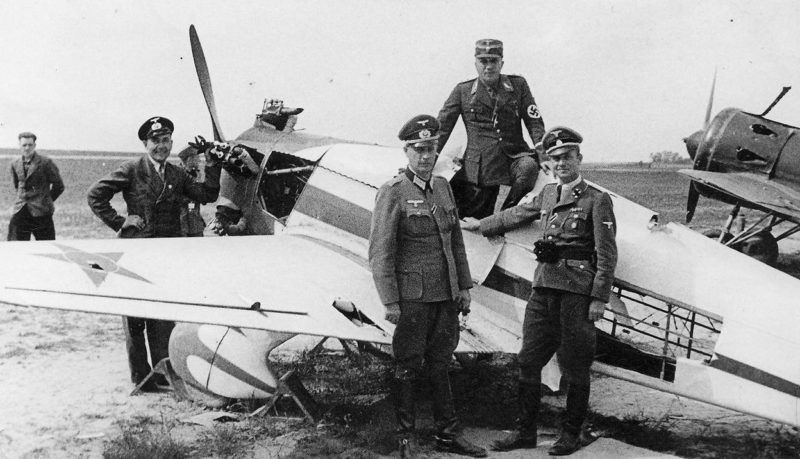 Захваченный советский аэродром в Украине. Июнь 1941 г.