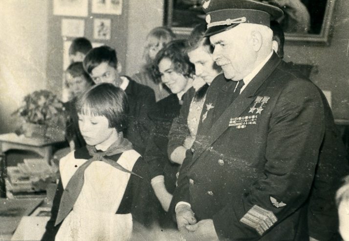 Генерал Покрышев в школе. 1965 г. 