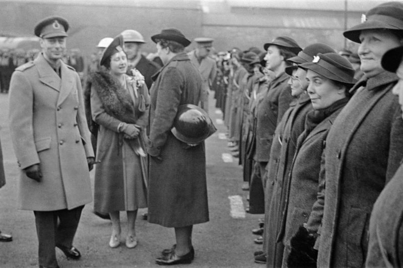 Король Георг VI и королева в Ковентри. Ноябрь 1940 г.