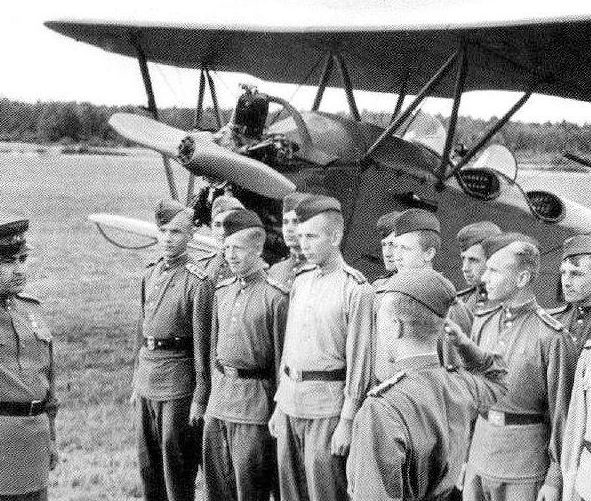 Алексей Маресьев в авиаучилище. 1945 г.