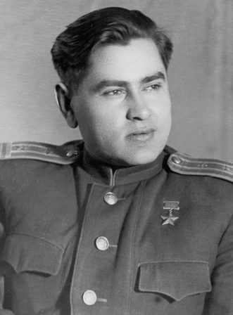 Герой Советского Союза майор Маресьев. 1946 г. 