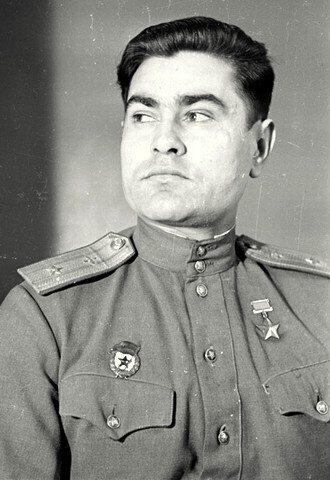 Герой Советского Союза майор Маресьев. 1946 г. 