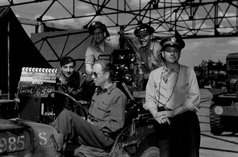 Американские офицеры у кинокамеры. Полтава, 1944 г.