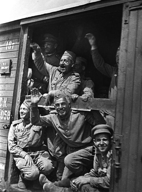 Проводы солдат из Кенигсберга домой. Июнь 1945 г.