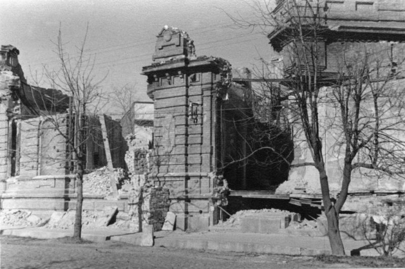 Руины города. 1944г.