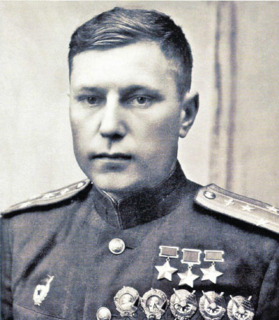 Трижды Герой Советского Союза гвардии полковник Покрышкин. 1945 г.