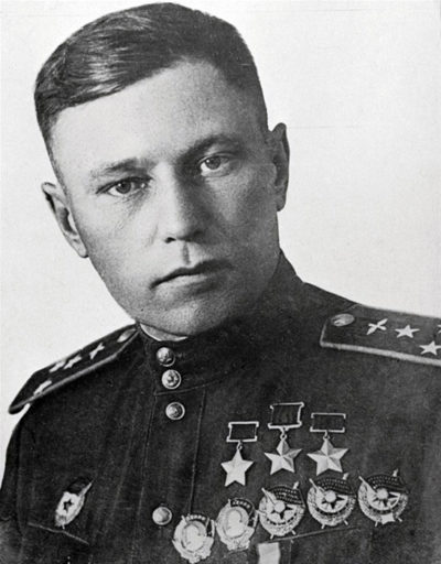 Трижды Герой Советского Союза гвардии полковник Покрышкин. 1945 г.