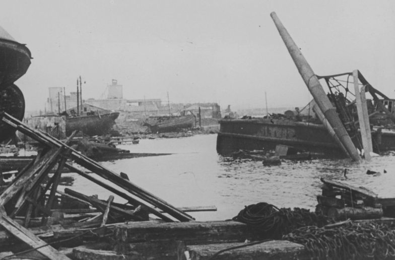 Вид на Керченский порт после захвата города немецкими войсками. Июнь 1942 г. 